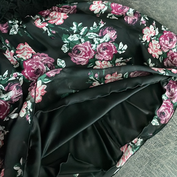 Black Floral Flare Mini Dress - Picture 4 of 8